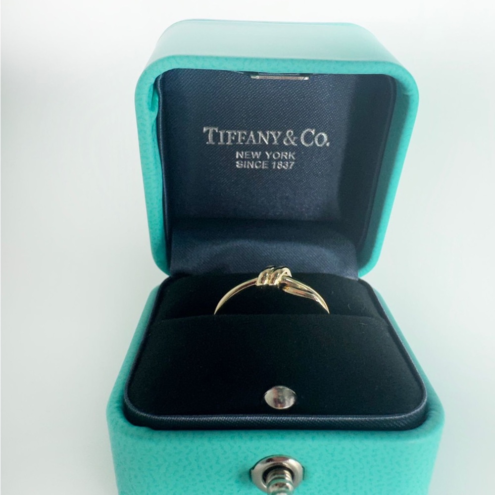 ✨Tiffany&Co| Knot Ring| 18K Yellow Gold |Size6✨